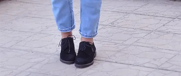 wearing mom jeans with Oxfords