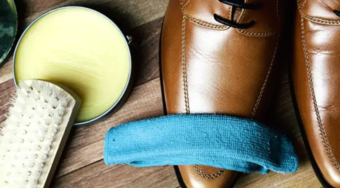 Waterproof wax for leather boots